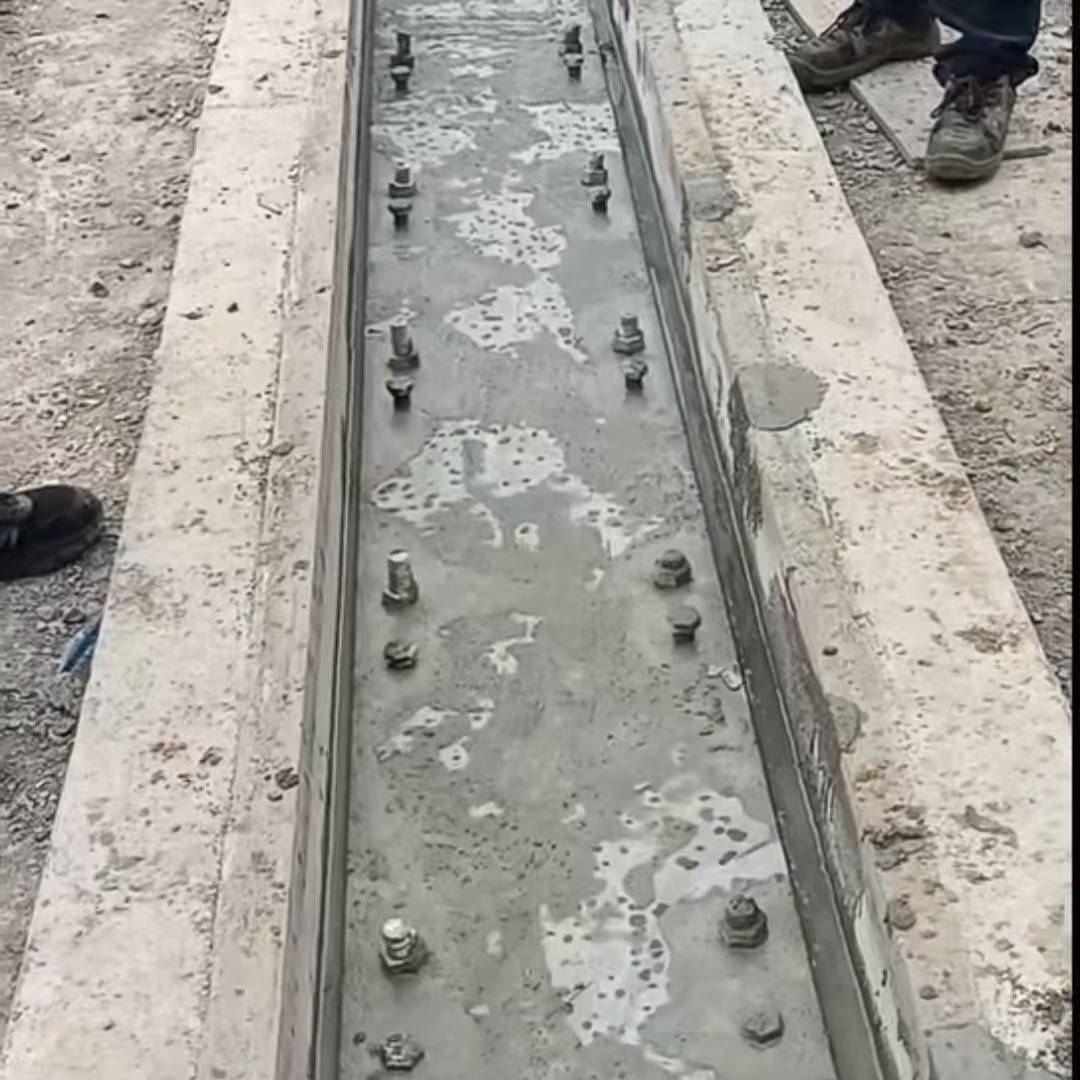 南岗港口码头起重机龙门吊重型机械设备稳固用早强快凝轨道胶泥